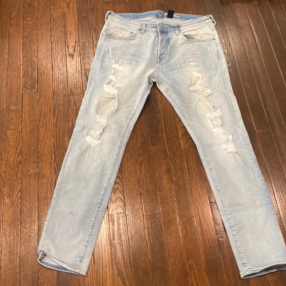 Men's Light Wash Jeans
